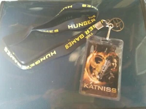 The Hunger Games Lanyard "Katniss" with Mockingjay Pin - Pinback - - Picture 1 of 2
