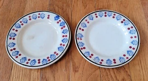 Antike Steinzeug Teller, 2er Set, handbemalt blaue Blumen & rote Punkte - Bild 1 von 4