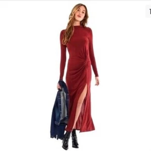 Maxi Vestido Young Fabulous & Broke Madison con Ranura simulado Cuello de Tortuga Mangas Largas - Imagen 1 de 4