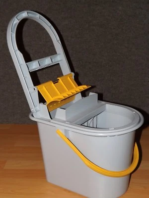  Vermop Wringboy KS- Putzeimer 15 Liter mit Henkel und integrierter Mop-Presse - Bild 1 von 4