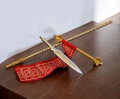 La legendaria lanza de Kratos 21 quilates enchapado en oro puro, hoja grabada y completamente Foto 1 de 4