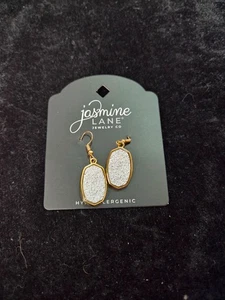 Pendientes colgantes Jasmine Lane tono dorado plata brillo ovalado piedra gota NUEVO  - Imagen 1 de 8