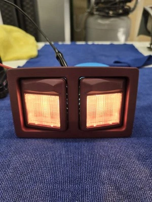 90 91 92 93 94 95 96 97 LINCOLN TOWN CAR DOME LIGHT RED - Image 1 of 3