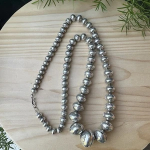 Vintage Navajo Handwerk gestempelt Perlenkette 28" abgestufte Perlen Sterling 138,1 g - Bild 1 von 15