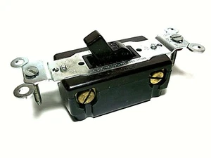 INTERRUPTOR DE PALANCA DOBLE POLO HUBBLE 15 Amp 120-277VAC ~ Usado - Imagen 1 de 5