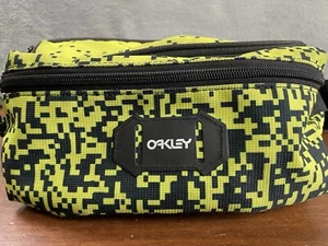 Oakley Fanny Pack Belt Bag Black Neon Yellow 2 Zip Pockets Adjustable Polyester - Picture 1 of 15