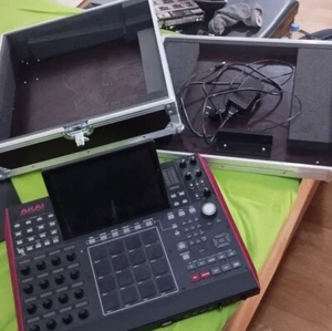 AKAI Pro MPC X Music Production Workstation  - Bild 1 von 6