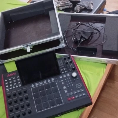 AKAI Pro MPC X Music Production Workstation  - Bild 1 von 4