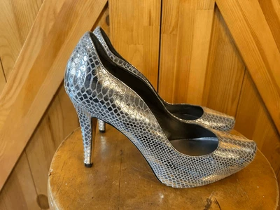 Casa Blanca Mercado Negro Plateado Metálico Diseño Piel de Serpiente Tacón Alto Talla 10M Foto 1 de 4
