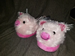 BOBBIE BROOKS LADIES MUST HAVES & GIRLS MUST HAVES FLYING PIGS SLIPPERS NWT - Picture 1 of 4