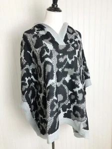 NWT $220 Vertigo Gray Black Leopard Print Sweater Poncho S/M - Foto 1 di 4