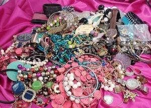 5+ Lbs Junk Jewelry Lot- Watches, Wear Harvest Craft, Vtg To Now ✨️#3 - Picture 1 of 22
