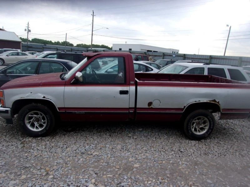 Radiator 8-305 1-3/8" Thick Fits 88-94 CHEVROLET 1500 PICKUP 241179 - Изображение 1 из 4