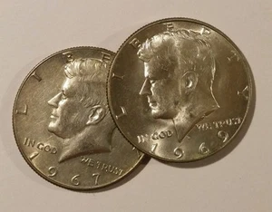 2 diferentes -- 40% PLATA medio dólar Kennedy 1965-69 aleatorio - Imagen 1 de 3