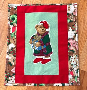 Tischaufsatz mit Applikation - Teddybär mit Box Applikation, 12 x 14 Neu - Bild 1 von 8