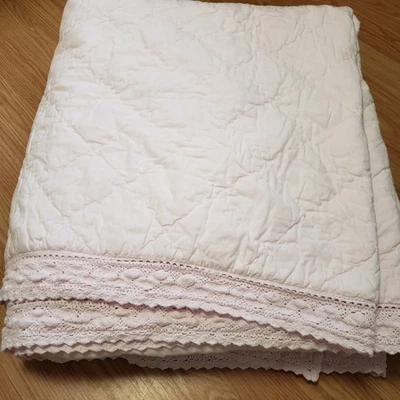 SIMPLY SHABBY CHIC Full Queen Pink Quilt Cotton Linen Crochet Lace Trim Bedding - Image 1 of 4