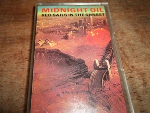 1984 CASSETTE RED SAILS IN THE SUNSET BY MIDNIGHT OIL - Picture 1 of 2