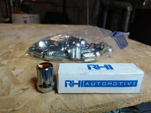 20 pc, 14 X 1.5 Spline Lug Nuts with socket. 1.25 inches long. - Photo 1 sur 1