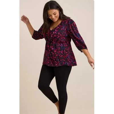 Blusa Top Torrid Para Mujer Estampado Colorido Torcido Frontal Peplum Mujer Talla 3X Foto 1 de 4