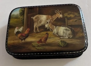 Unikat Fedoskino Vintage russische Lackdose bemalt Bauernhof Hühner Hahn Ziegen - Bild 1 von 10