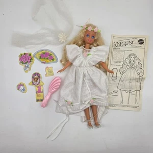 Skipper Homecoming Queen 1988. Libretto accessori Barbie sorellina - Foto 1 di 12