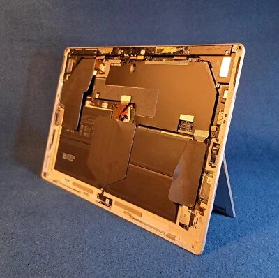 Microsoft Surface Pro 7 | i3 10th gen | 4GB, 128GB - Immagine 1 di 4