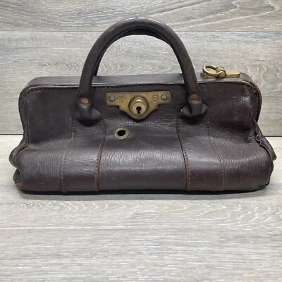 Antigua bolsa de dinero de cuero bolsa de lingotes con herrajes de latón bloqueada sin llave de colección Foto 1 de 4