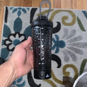 ELECTRIC PROTEIN SHAKER Bottle Cup Gymix Blender BPA Free Black 22oz FANS-ONE - Picture 1 of 7