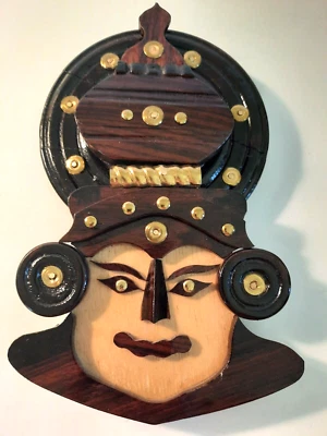 Máscara Kathakali Vintage Madera y Latón India Superposición Pared Colgante Decoración Estilo Boho Foto 1 de 4
