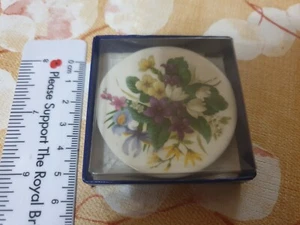 Finsbury Bone China Floral Miniatur kleine Anstecknadel Teller Schmuckstück 2 Zoll in Box - Bild 1 von 5