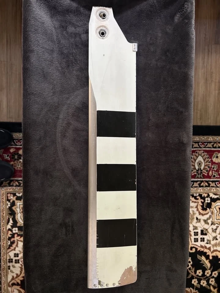 Bell 206B3 尾部转子刀片(无法使用/过期时间) — 第 1/1 张图片