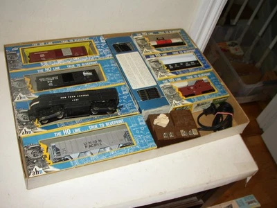 HO AHM Complete Set True to Blueprint NYCF Fairbanks Morse loco  5036 - Image 1 of 4