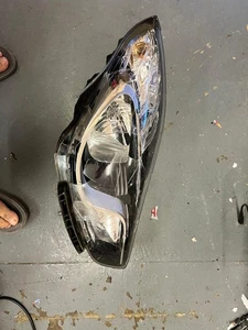 Hyundai Ix20 MK1 FACELIFT 2012-2015 Headlight Driver side Broken Glass - Picture 1 of 17