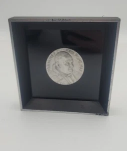 Vintage small framed Pope John XXIII medal - Picture 1 of 3