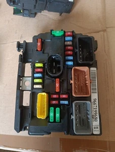 Citroen DS3 C3 2009-16 Under Bonnet Fuse Box R08 9667199680 Fast Dispatch #325 - Picture 1 of 2