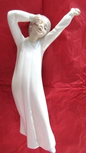LLADRO NAO FIGURINE YAWNING GIRL 25 CM HIGH AS NEW - Picture 1 of 3