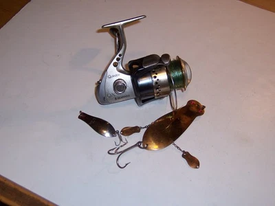 Older Quantum QX 40 open face spinning reel with (2) Doctor spoon lures - Image 1 of 3