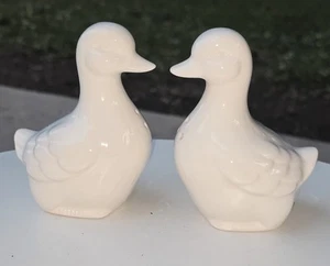 Vintage detaillierte weiße Enten Salz und Pfefferstreuer 3,5" hoch - Bild 1 von 9