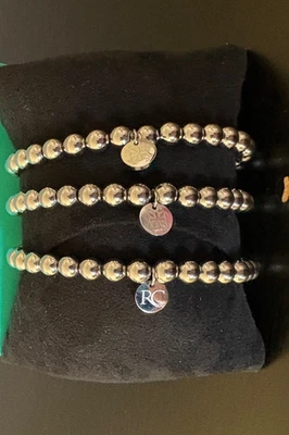 ✨ Brazalete rústico con cuentas de plata trío - Dijes con logotipo - Elástico - Juego de 3 ✨ Foto 1 de 2