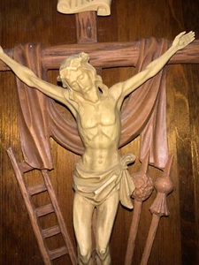 Christian Crucifix Jesus Christ on the Cross INRI on wooden wall plaque - Picture 1 of 7