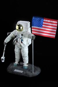 Astronaut Figurine Neil Armstrong Apollo 11 First Man On The Moon 26 Cm - Picture 1 of 6