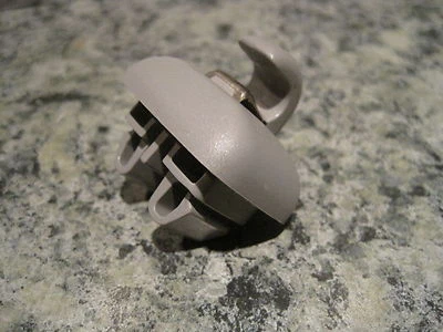 AUDI A6 2002 SUN VISOR SUNVISOR HOOK CLIP GRAY GREY Foto 1 de 3