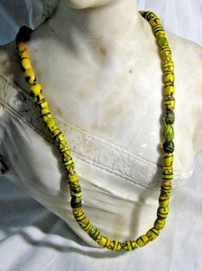 Collana filo antico vetro veneziano commercio africano perline alcune millefiori 61 pezzi - Foto 1 di 9
