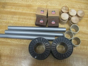 Lot of O gauge Lionel scenic props: wire spools, pipes, barrels logs shipping co - Picture 1 of 4