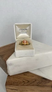 Vintage Estate Gold Tone Cameo Ring lot D12 - Picture 1 of 9