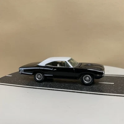 Dodge Coronet Super Bee 1970 Johnny Lightning Muscle Cars negro con techo blanco casi nuevo Foto 1 de 4