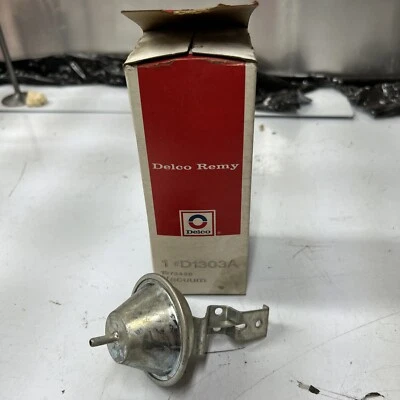 GM NOS 71-75 Vega, 73-74 Chevrolet GM 6 Cylinder Vacuum Advance 1973428 - Image 1 of 4