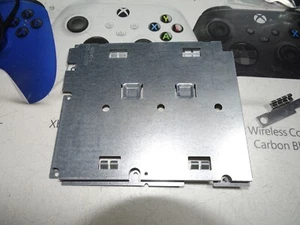 Sega Dreamcast HKT-3020 ^^Modelo 2^^ SOLO-Inferior MB Metal Estuche Placa-Limpio-Leer - Imagen 1 de 11