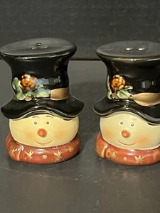 Frosty The Snowman Salt And Pepper Shaker  - Picture 1 of 11