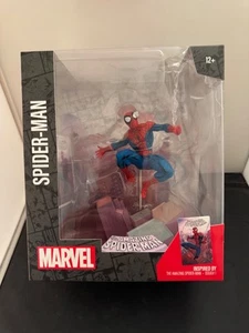 Marvel Collection 1:10 Scale The Amazing Spider- Man #1 Figure & Scene Box - Picture 1 of 2